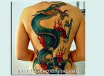 Dragon verde tatuat pe spate